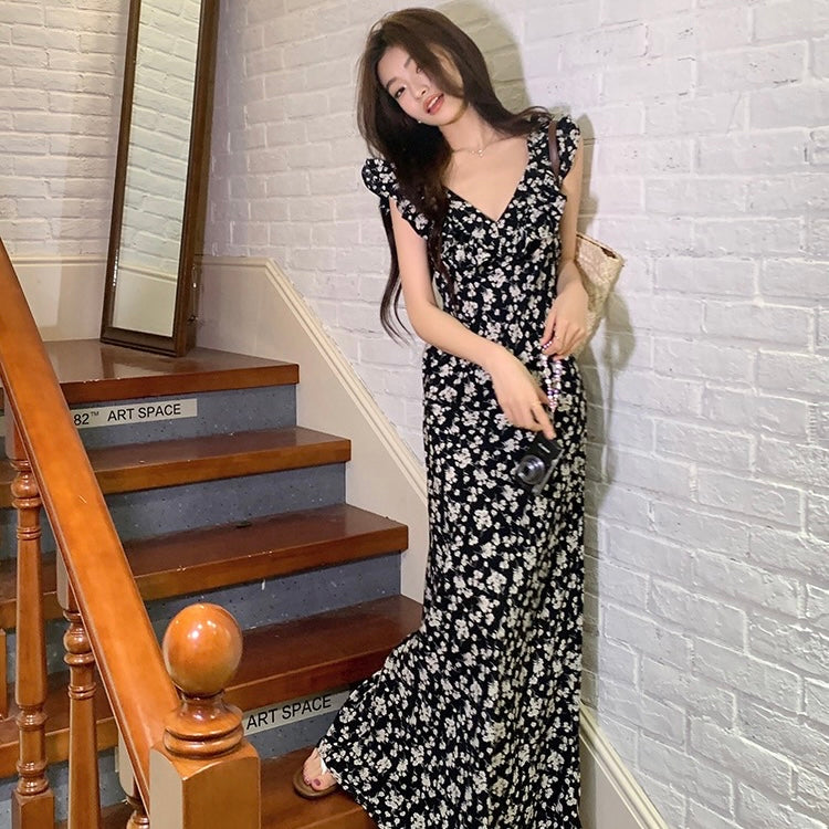 Black Floral V-Neck Maxi Dress: Elegant & Stylish