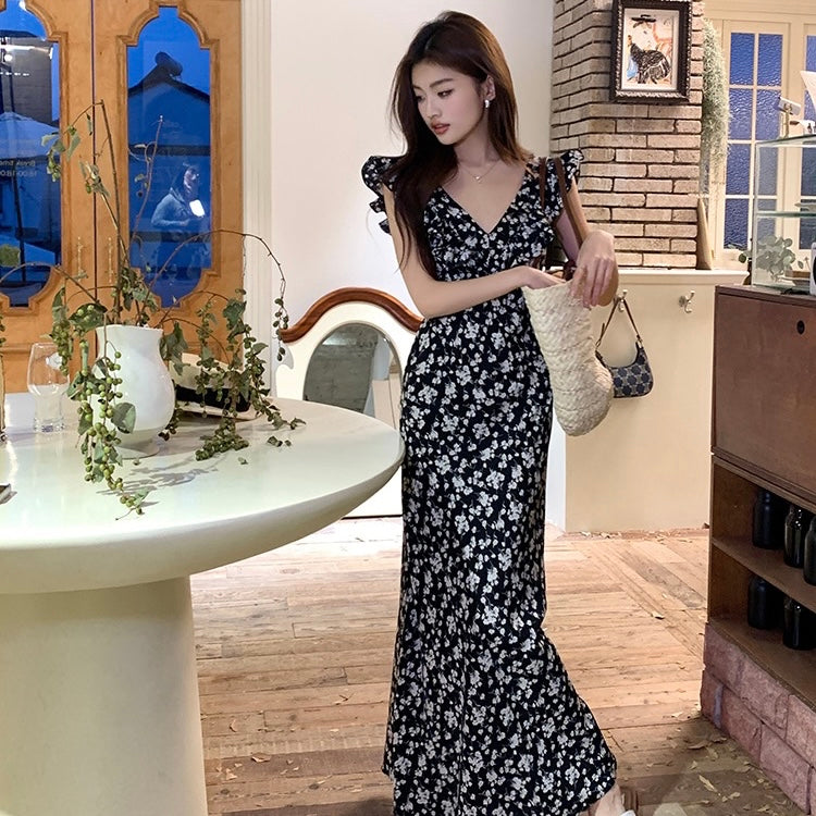 Black Floral V-Neck Maxi Dress: Elegant & Stylish