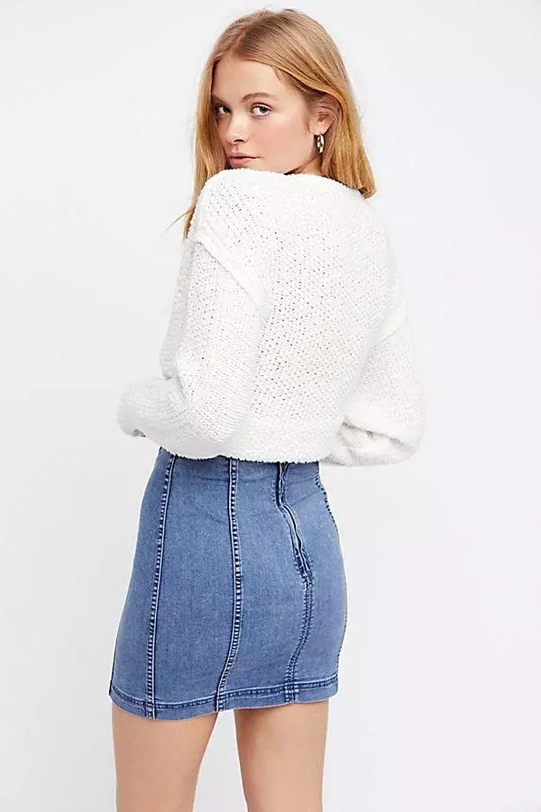 Free People denim mini skirt. Update your wardrobe with the modern femme style. Perfect for any occasion.