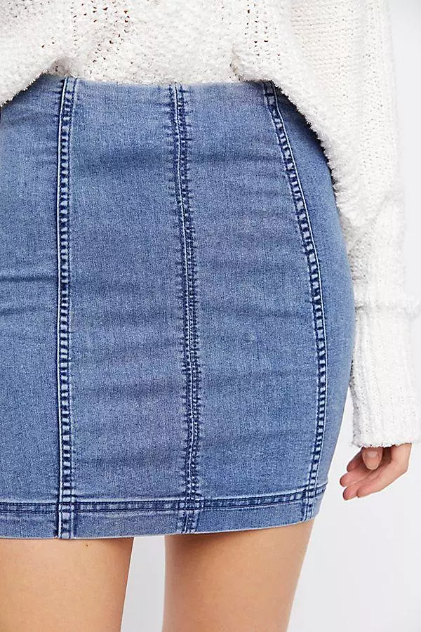 Free People denim mini skirt. Update your wardrobe with the modern femme style. Perfect for any occasion.