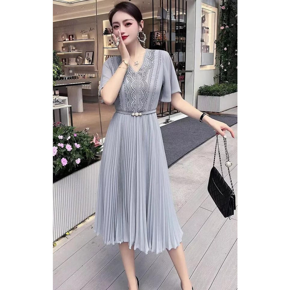 V-neck pleated short sleeve dress